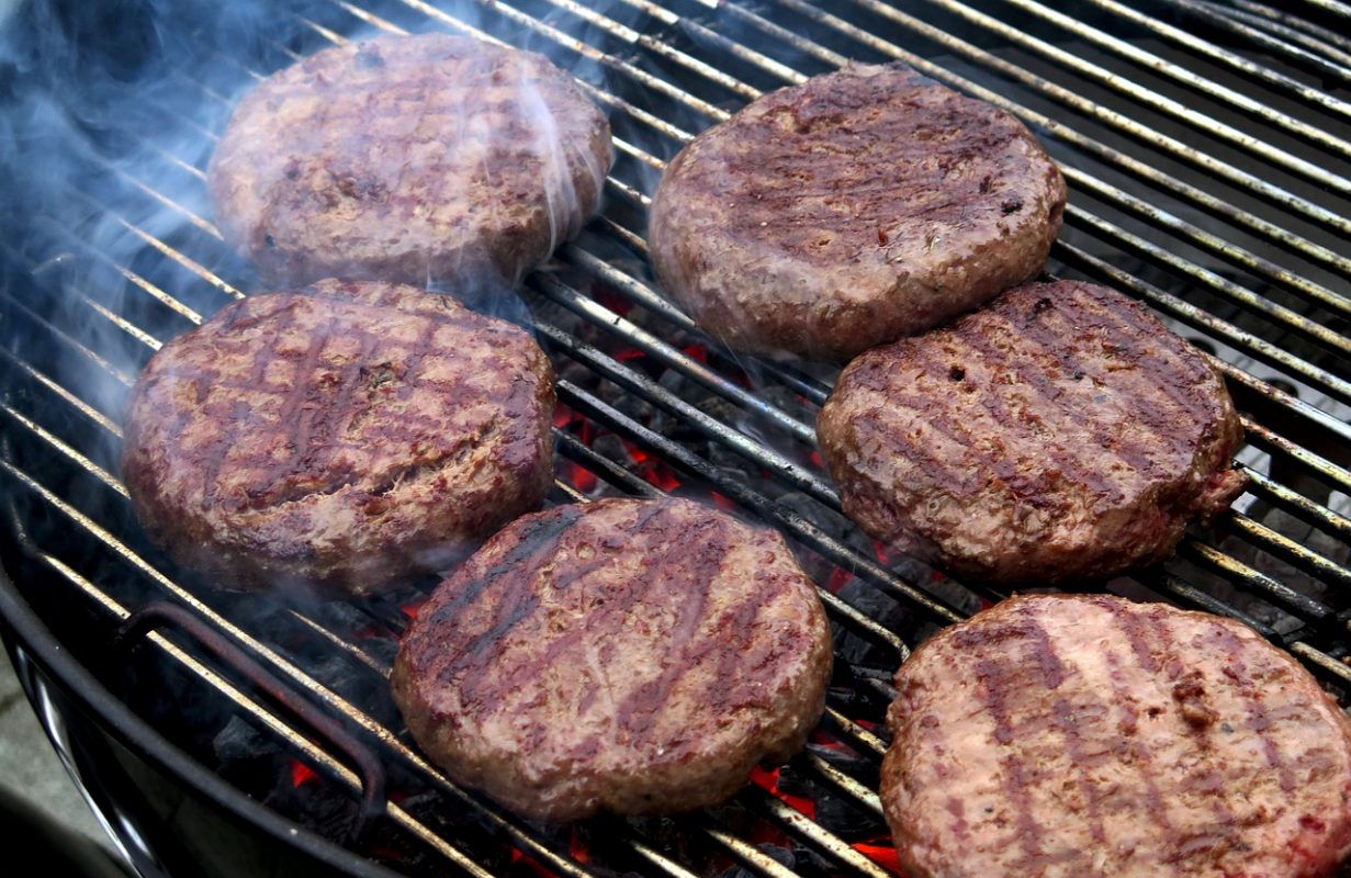 Burger grillen Rost Kohle