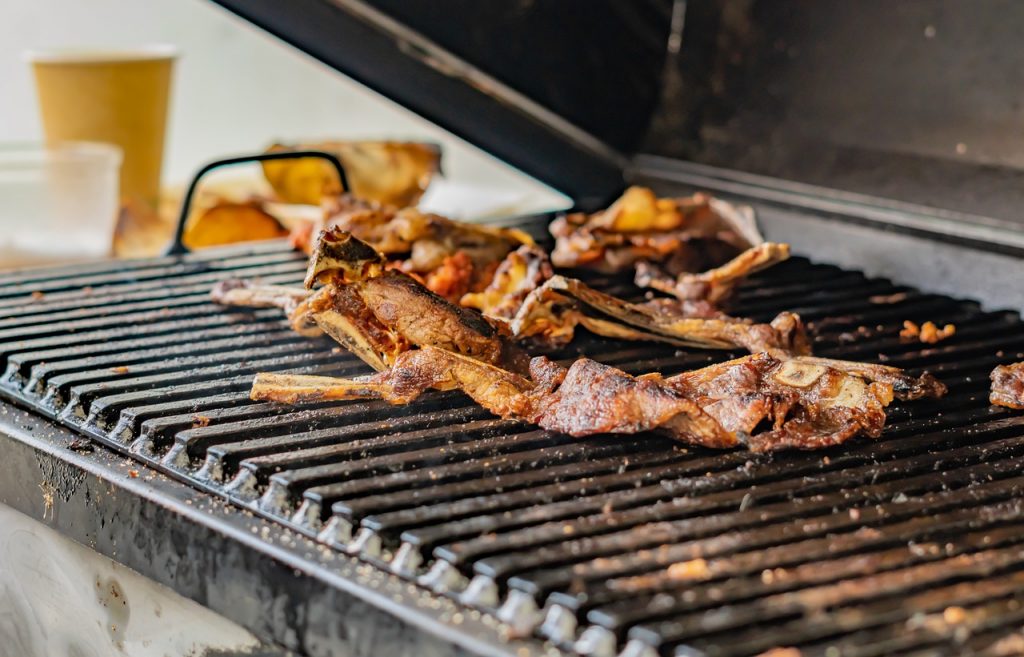 Grill Fleisch Rost fettig