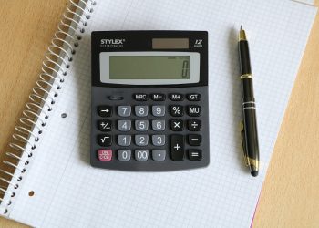 Teppich verlegen lassen | Kosten & Preise pro qm im Vergleich