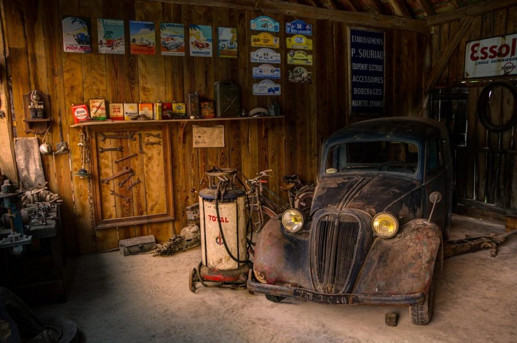 Garage mit Auto