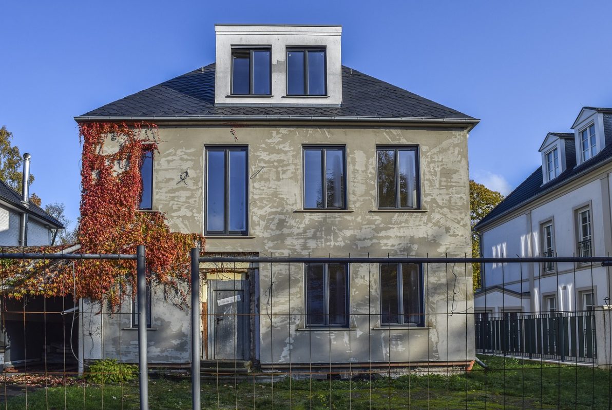 Haus Eigenheim Renovieren Dämmen Fenster