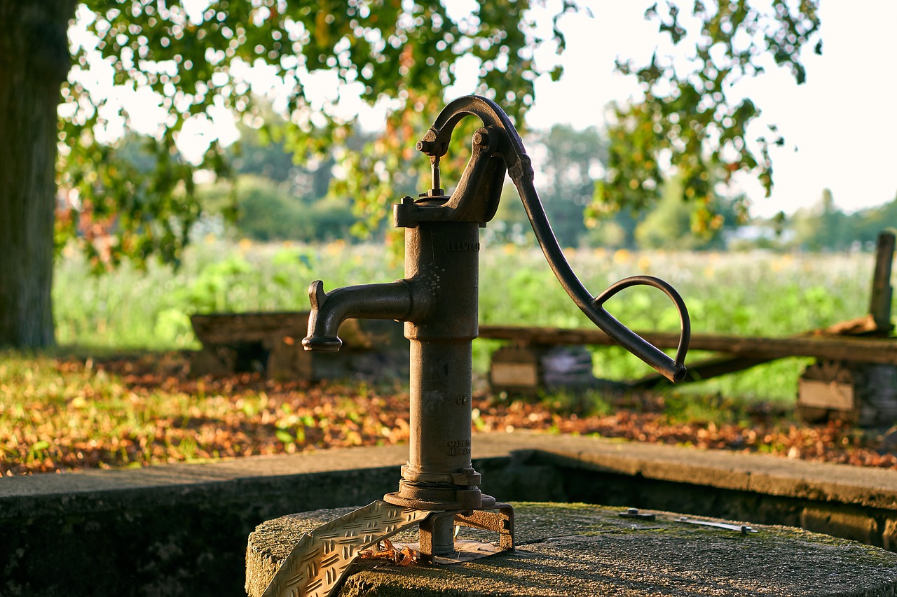 Garten Brunnen Schwengelpumpe