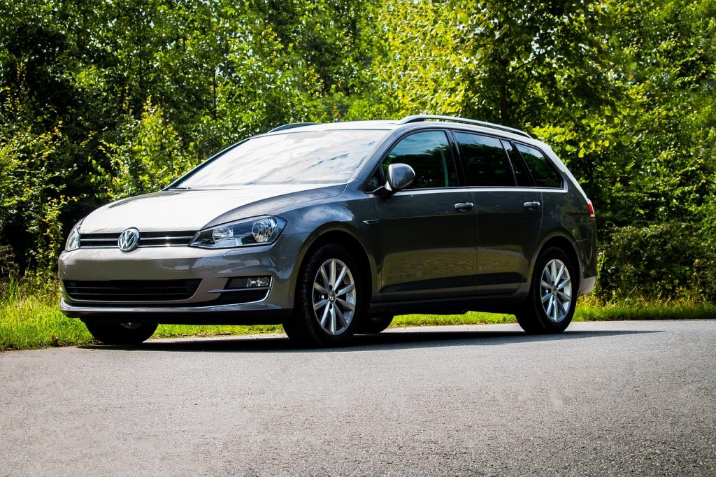 Volkswagen Golf Straße Verkehr