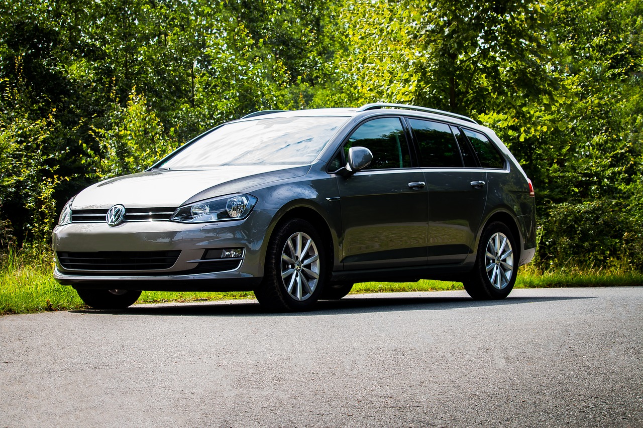 Volkswagen Golf Straße Verkehr