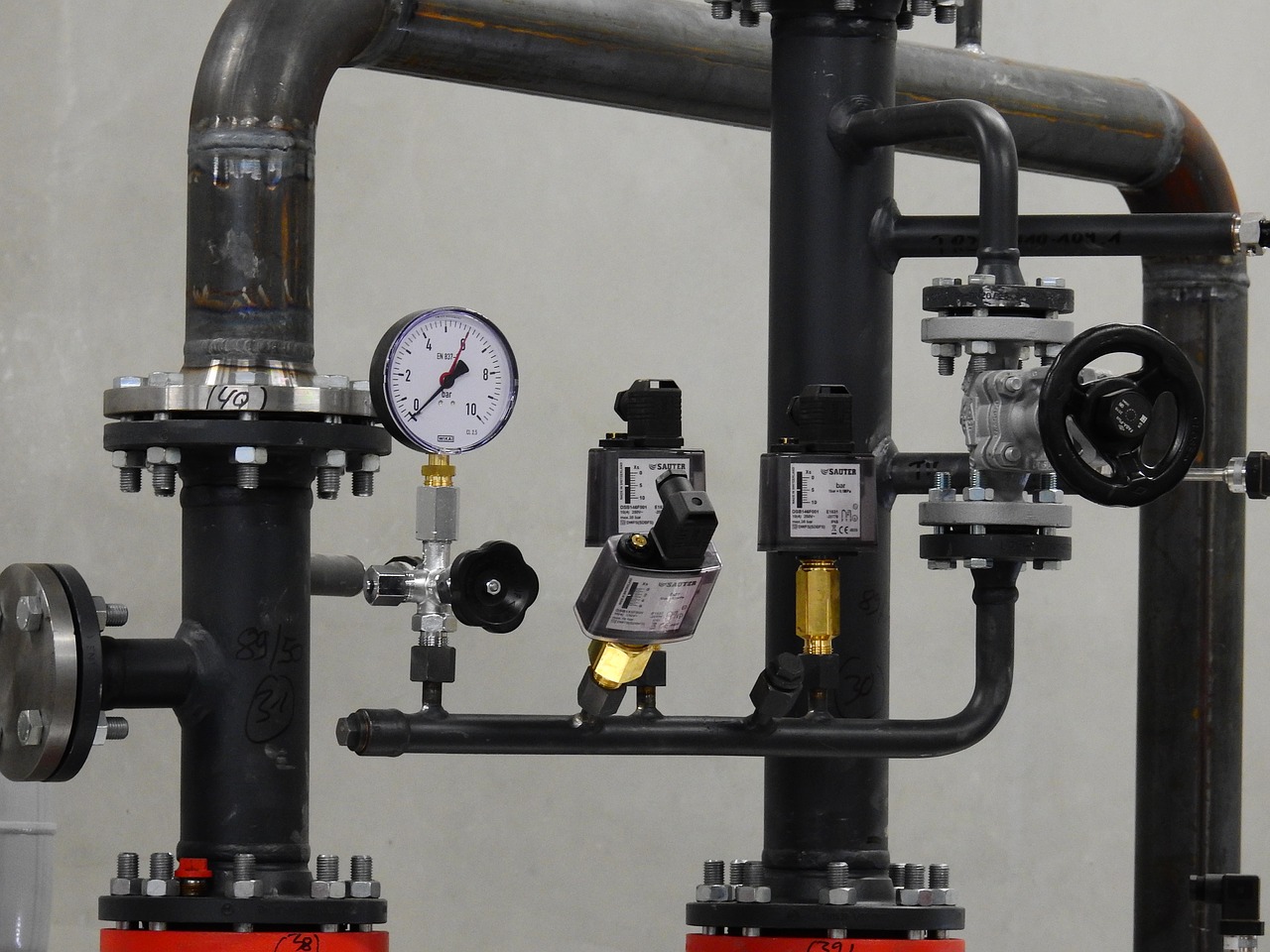 Heizung Heizkreislauf Technik Rohre Heizkeller