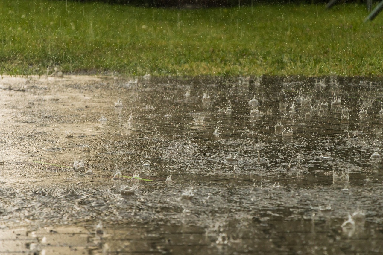 Regen Niederschlag Platzregen Gewitter Wasser Überflutung
