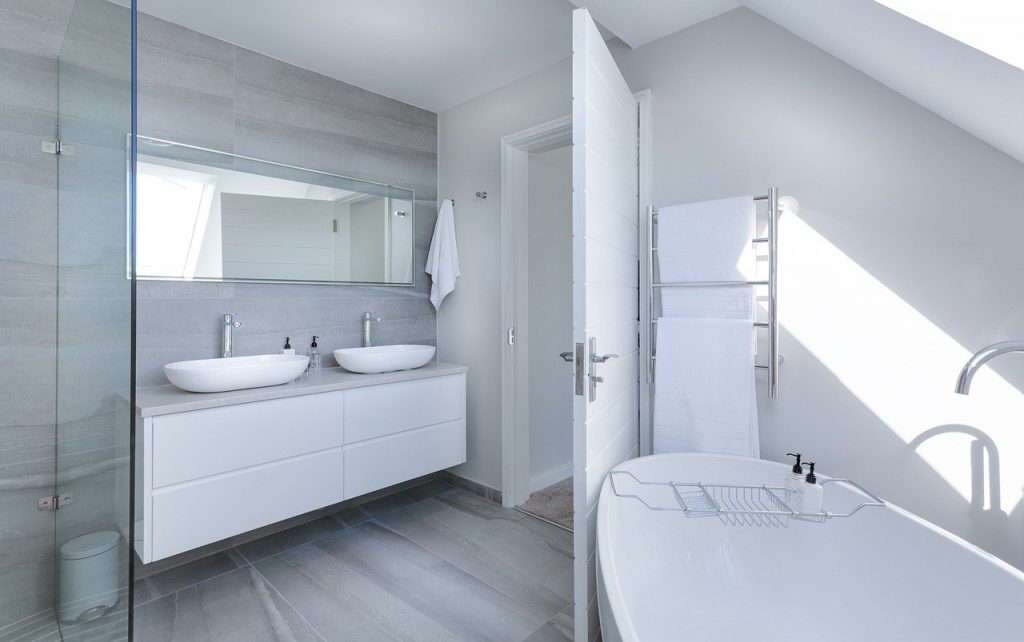 Modernes Badezimmer Badewanne Waschbecken