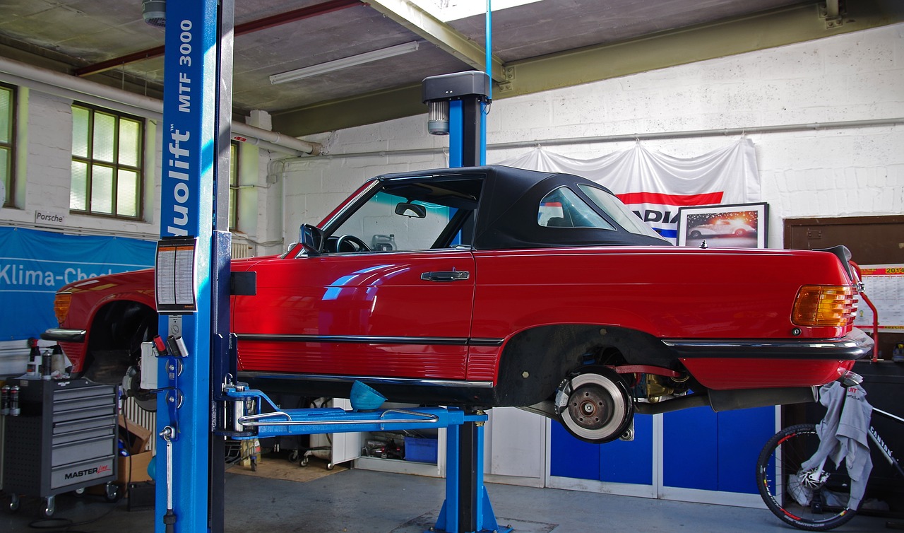 KFZ-Werkstatt Hebebühne