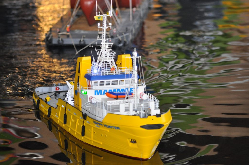 Modellbau RC Boot gelb