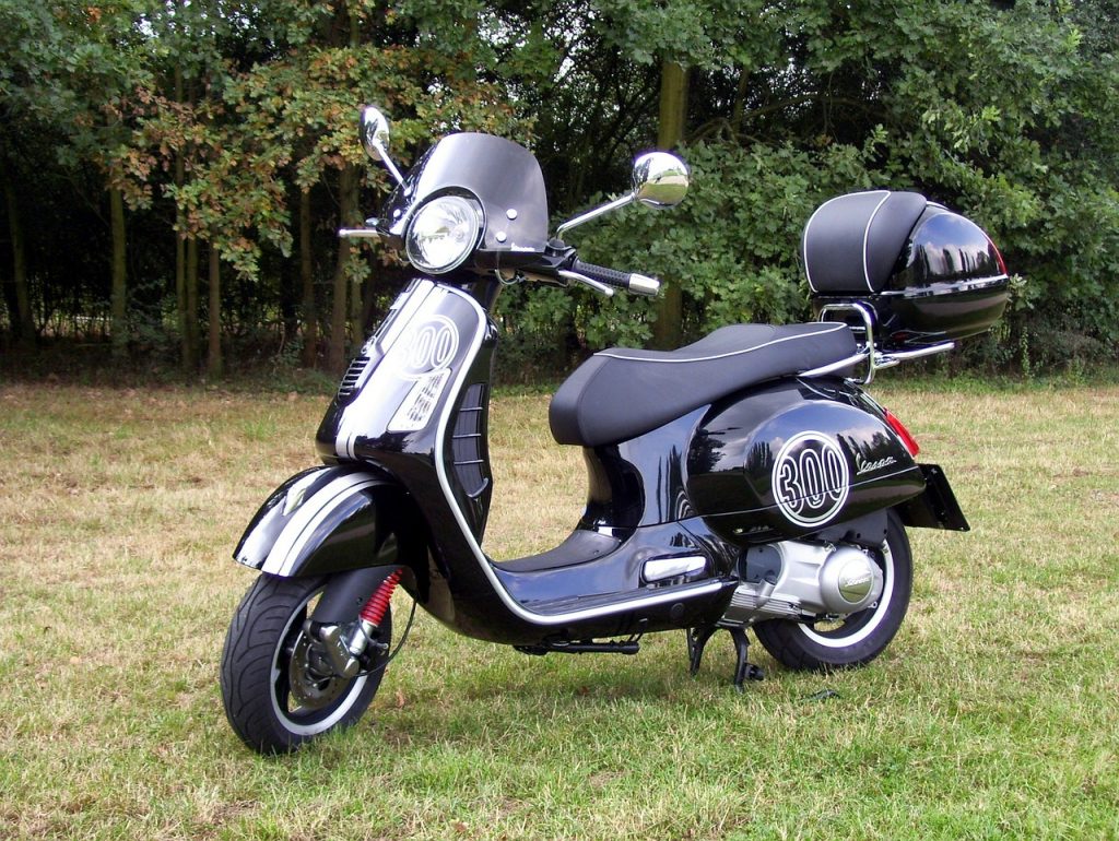Vespa GTS 300 Schwarz
