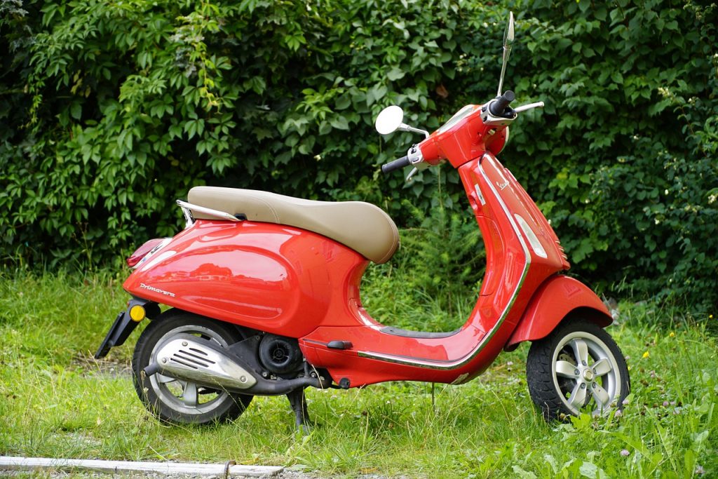 Vespa Primavera Rot