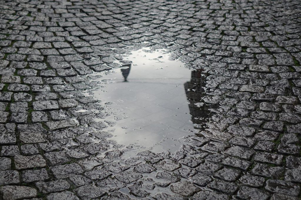 Pfütze Wasser Entwässerung