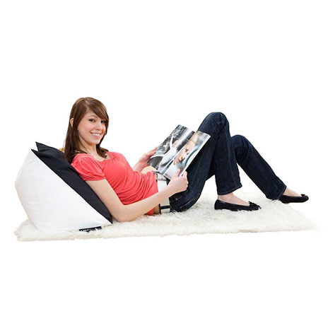 Bookworm Lendenkissen auf dem Teppich