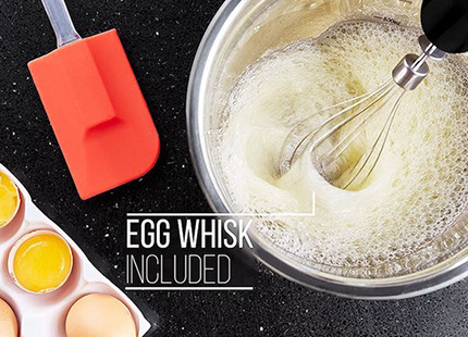 Pfannkuchenteig mit dem Rührbesen