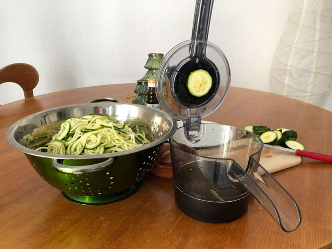 Nudelsieb mit Gefu Spiralschneider